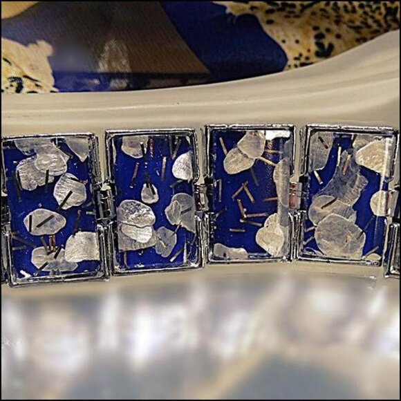 1950s Blue w Silver Confetti Lucite Vintage Bracelet 19091 - Picture 5 of 10